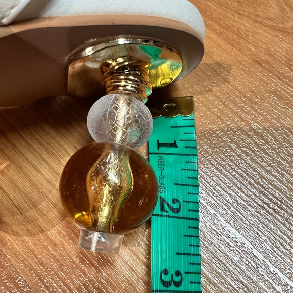 NWOT - Pearl Décor Sandals (Size 7) * White - Picture 3 of 10